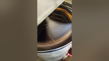 Extracting honey with centrifugal force