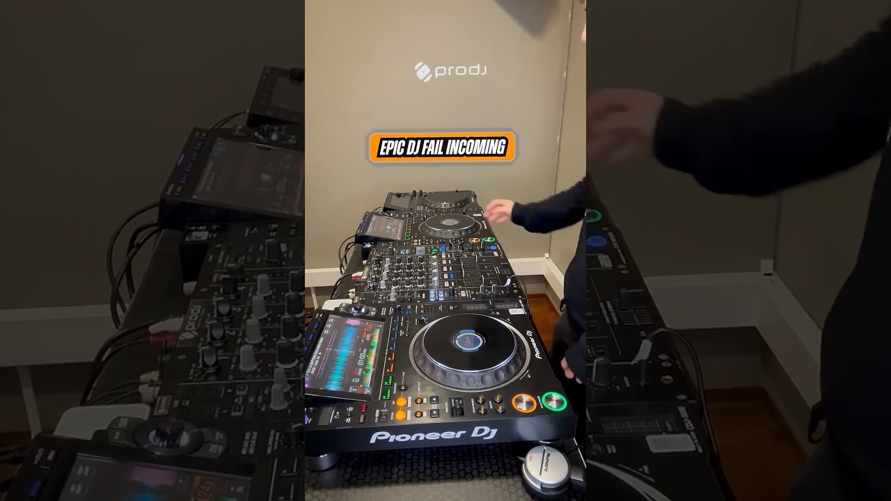 Tonton When a DJ Mistake *Feels* Real #shorts di YouTube Tonton When a DJ Mistake *Feels* Real #shorts di YouTube