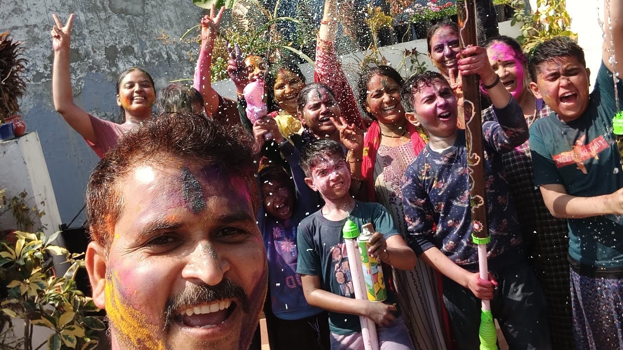 होली के रंग परिवार के संग✨