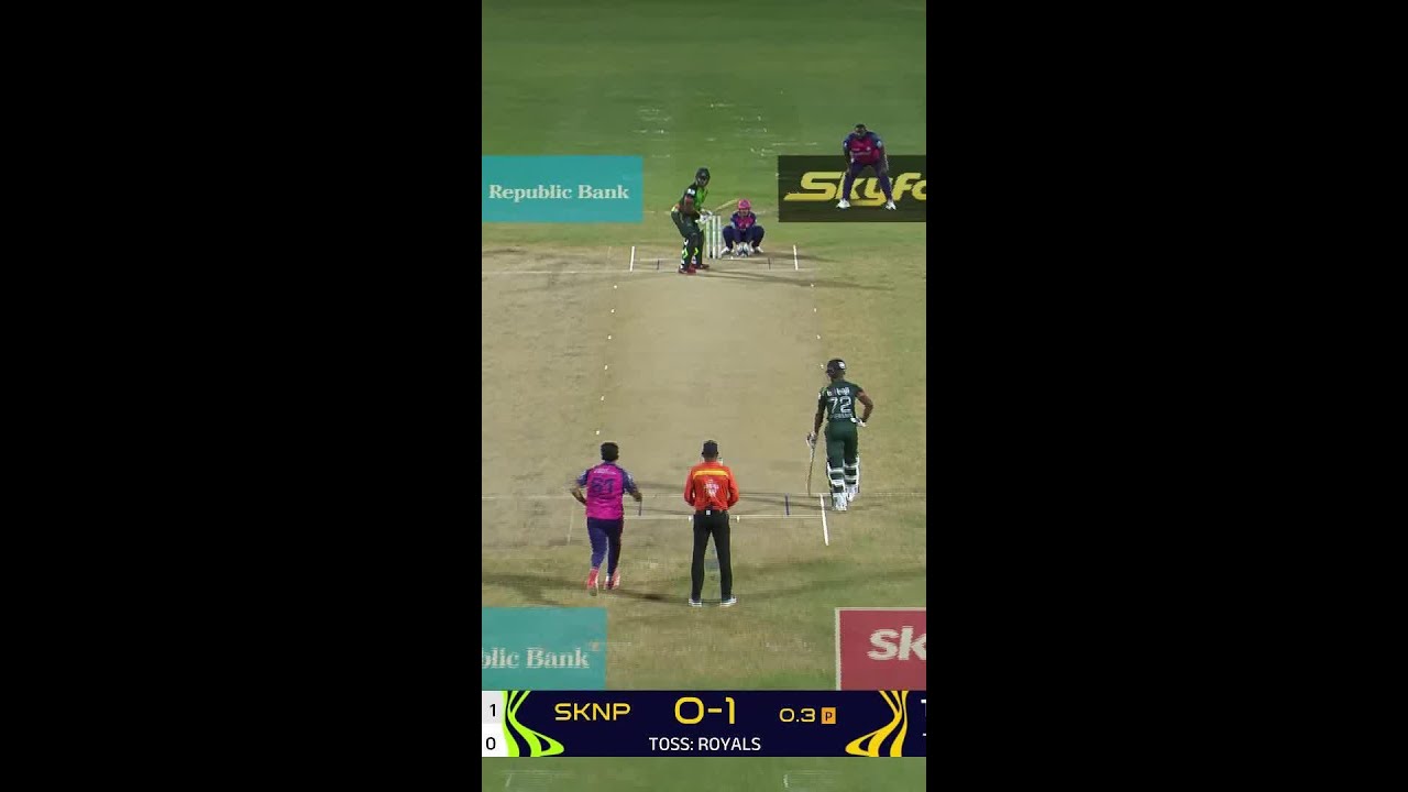 UNBELIEVABLE maiden over! 🔥