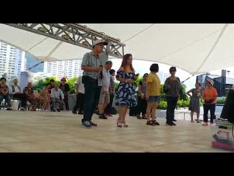 「暫别」Kitty Yu & Stanley Chow 合唱.沙田中央公園冬菇亭舞台.