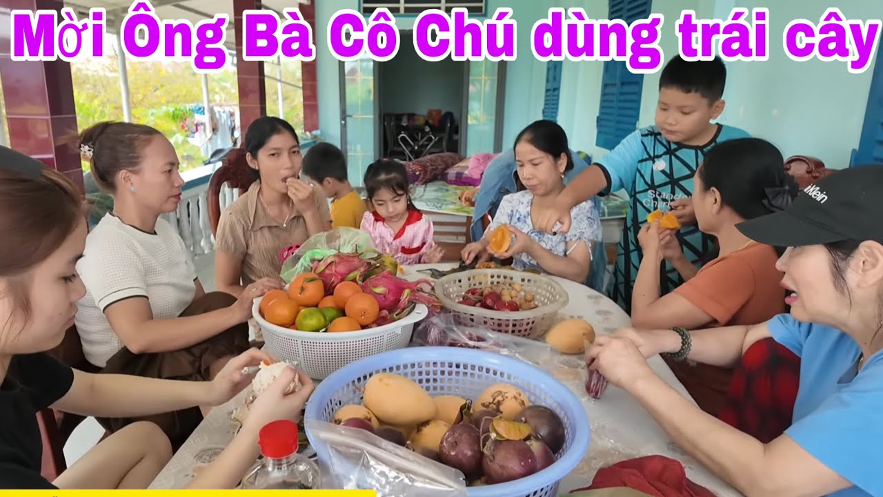 Приглашаем всех бабушек и дедушек, тетей и дядей отведать фруктов в компании большой семьи Кхань ...