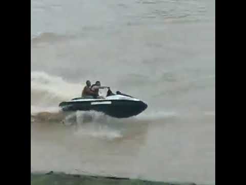 'Pai Me Dá Um Real' andando de Jetski no AC