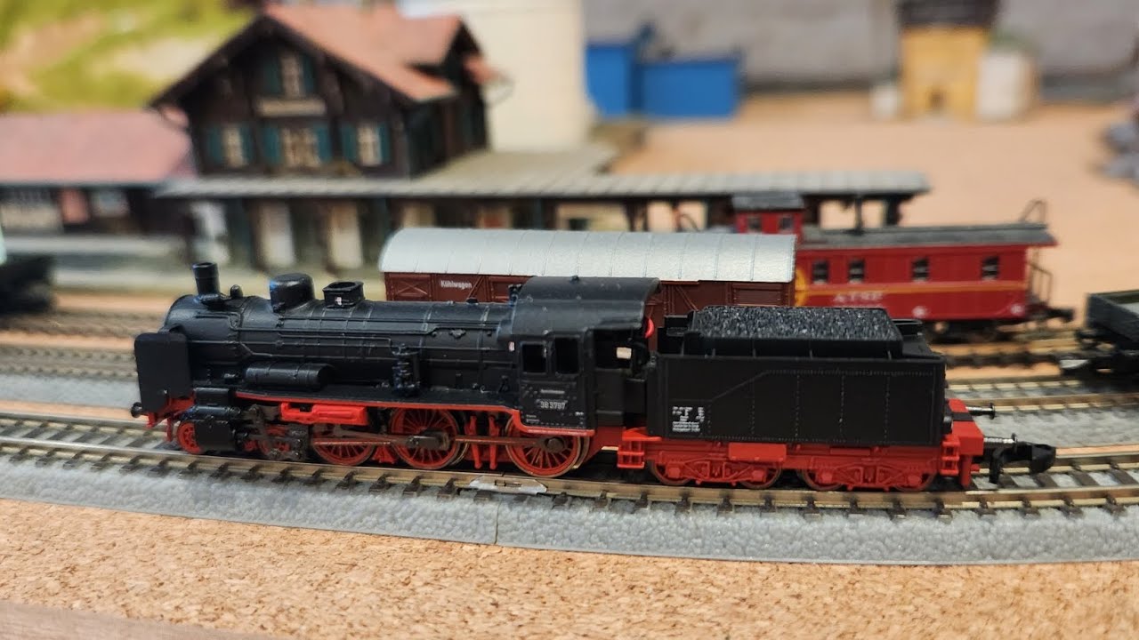Marklin 88997 Cl 38 Steam Locomotive & Tender Test Run at z.scale