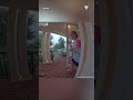 Cámara capta susto de una familia justo cuando el padre les advertía sobre las tormentas eléctricas