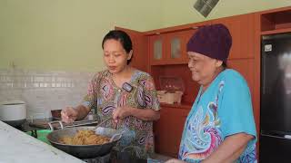 hari ini spesial masakan mbah uti buat kita semua