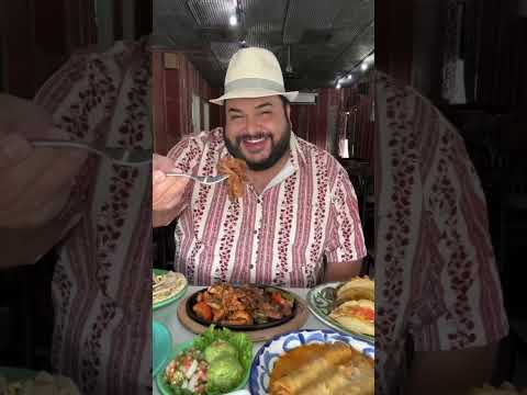 Video thumbnail: Henry's Puffy Taco in San Antonio Texas #sanantonio #sanantoniotx #satx #breakfast #tacos #taquitos