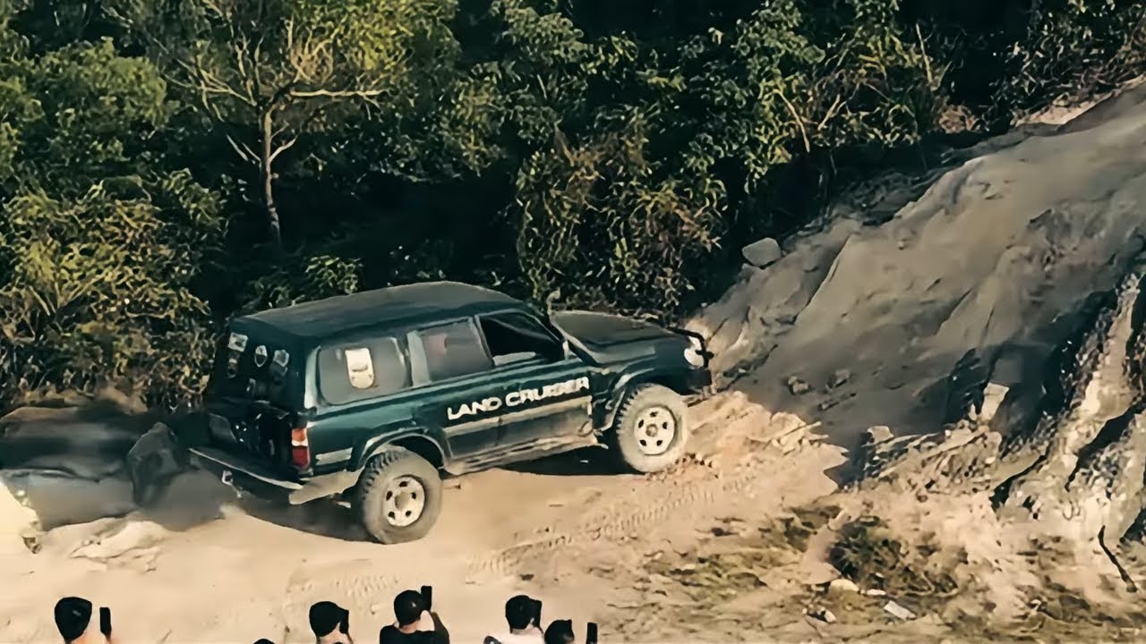 The Amazing Skill of Land Cruiser Driver