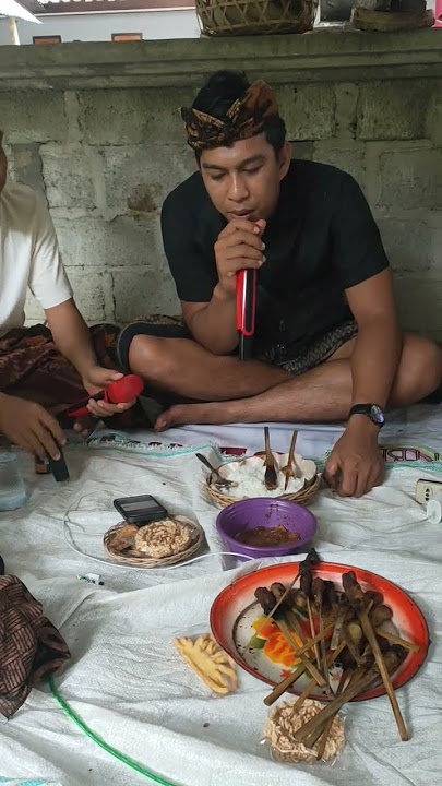 menyama braya sambil karaoke