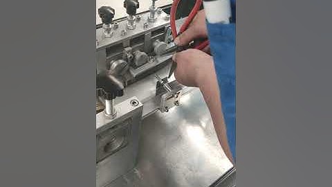 Flat face mask machine nose strip installation-------1