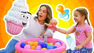 Maya & Lina the baby doll! Baby born dolls videos & Kids pretend play with baby dolls & feeding toys