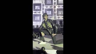 Me, going back to the office, kneeling in front of my 1979 unanswered emails!📹