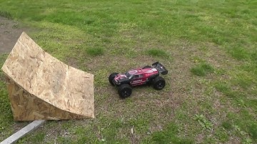 Redcat Shredder v2 Jump bashing session 4s lipo