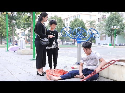 Nữ Thư Ký Coi Thường Người Khiếm Khuyết, Nhận Lại Bài Học Đắt Giá