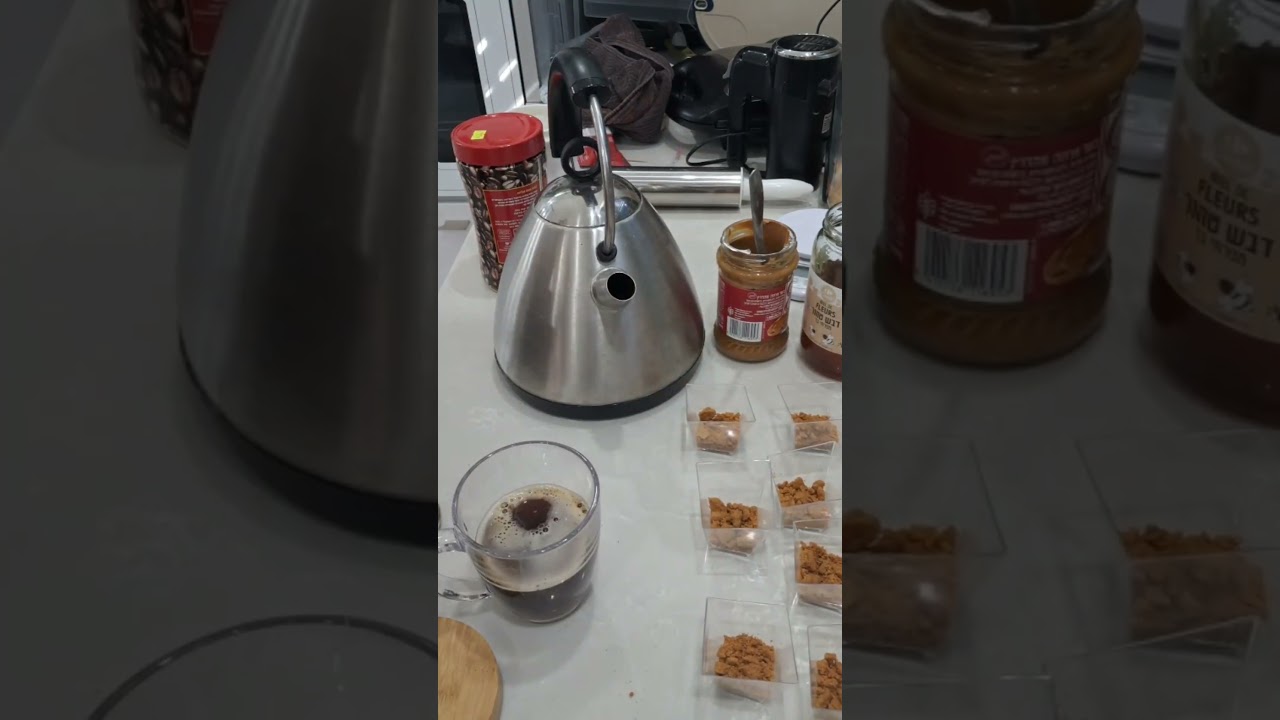 קינוחי כוסות מוס לוטוס פרווה