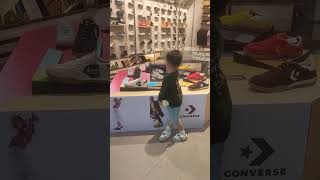 Jadi Model Sepatu. B