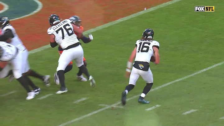 Lawrence calls his own number for designed QB scramble TD