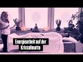 Energiearbeit mit Amethyst-Kristallmatte, Klangschalen, Stimmgabeln und Chakrasteinen