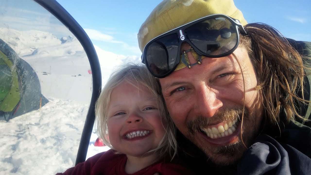 Mina and me - Toddling across the Norwegian mountains