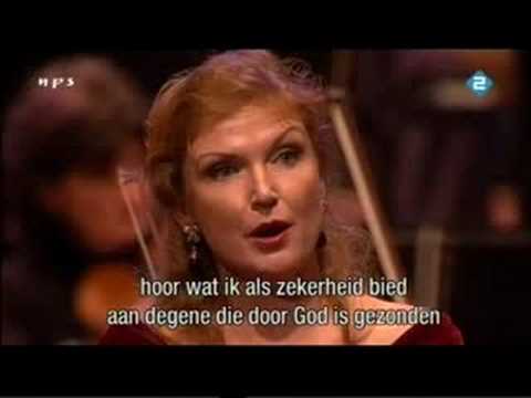 Anne Schwanewilms-Elsa-Lohengrin (act 1)