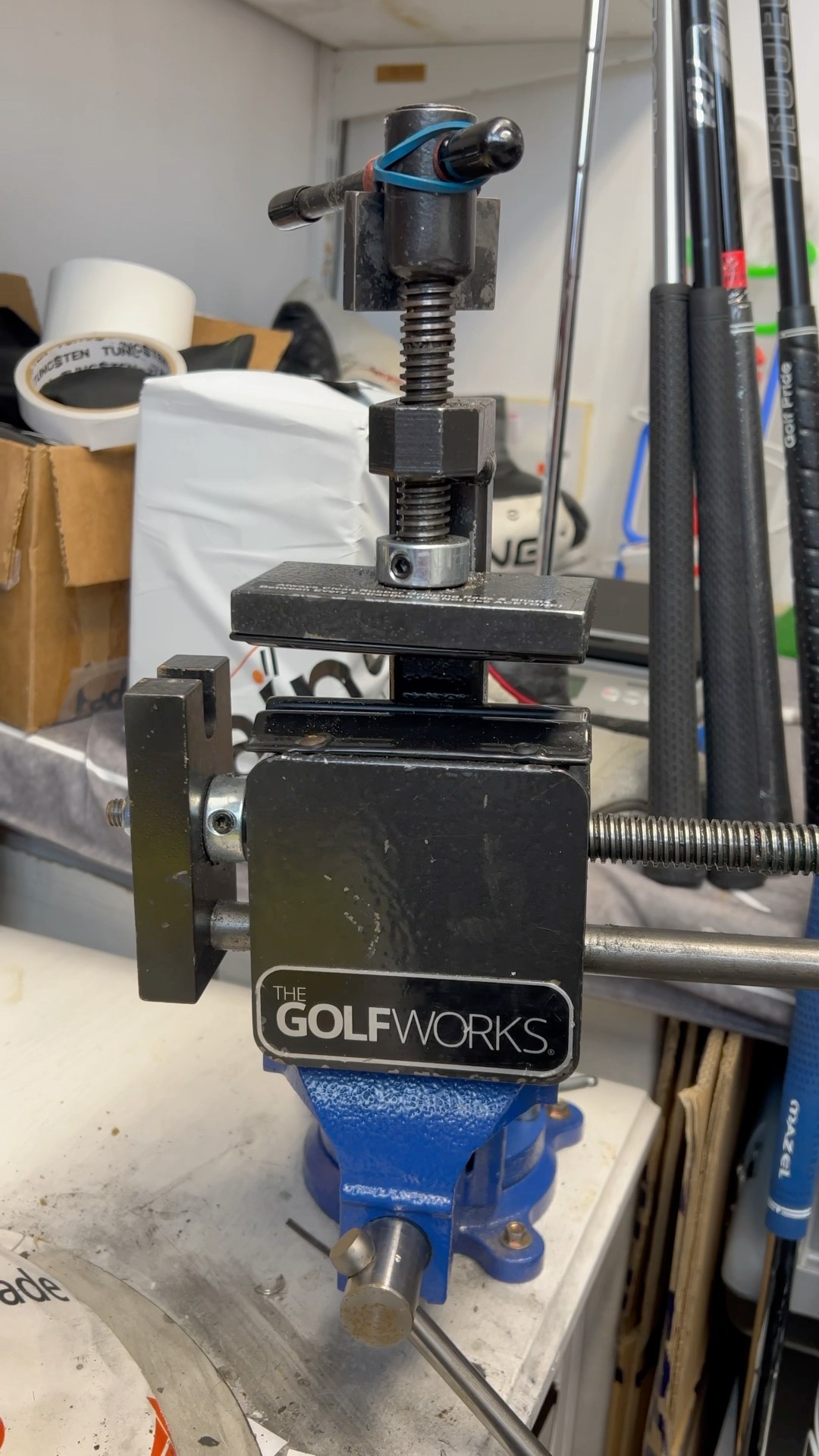 How to use the GolfWorks Shaft Extractor for removing graphite