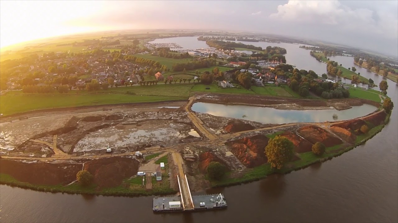 Maasbommel in vogelvlucht