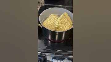 Let’s make some #indomie #noodles #indomiegoreng