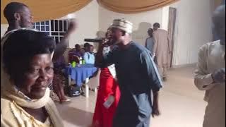 Daff Dee knows the Stage... Yesu Yana biya