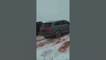 Mercedes G63 vs Audi Q7 off-roading