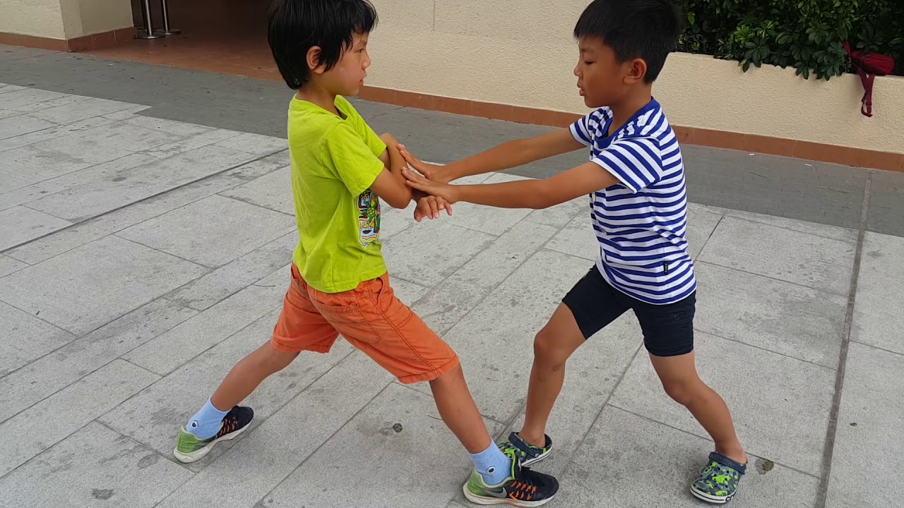 Taiji tuishou training (kid)