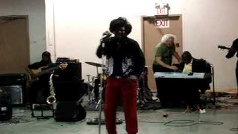 Electro-Harmonix - EHX Founder Mike Matthews sits in with James Brown Impersonator