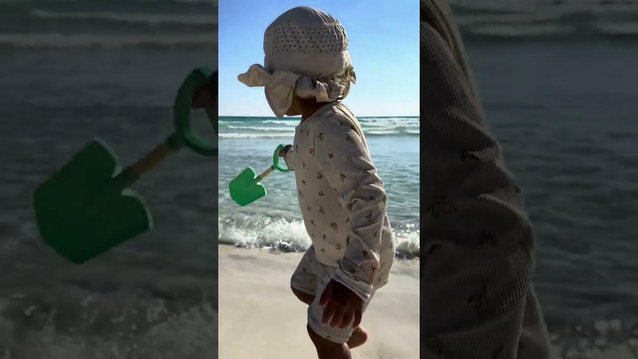 바다에서 모래놀이 | Sand Play at the Sea