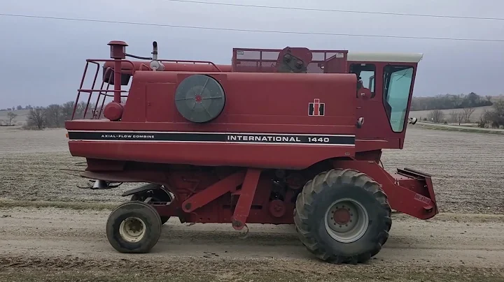 1981 IH 1440 Combine - Selling on BigIron Auctions - April 29, 2020