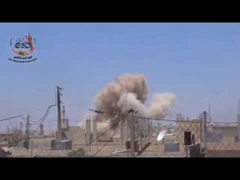 درعا أم ولد لحظة القاء البراميل المتفجرة على البلدة 20 7 2015