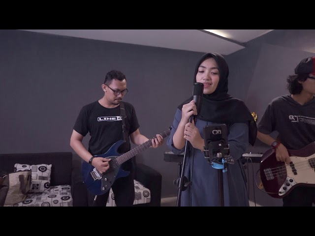 Oasis - Don't Look Back In Anger (Official Video) || Nazara (cover) class=