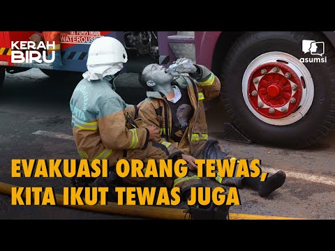 Kerah Biru: Petugas Pemadam Kebakaran Bertaruh Nyawa Padamkan Api