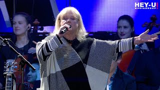 Video thumbnail of "Marianne Mendt - Wie a Glock'n [Donauinselfest 2021]"