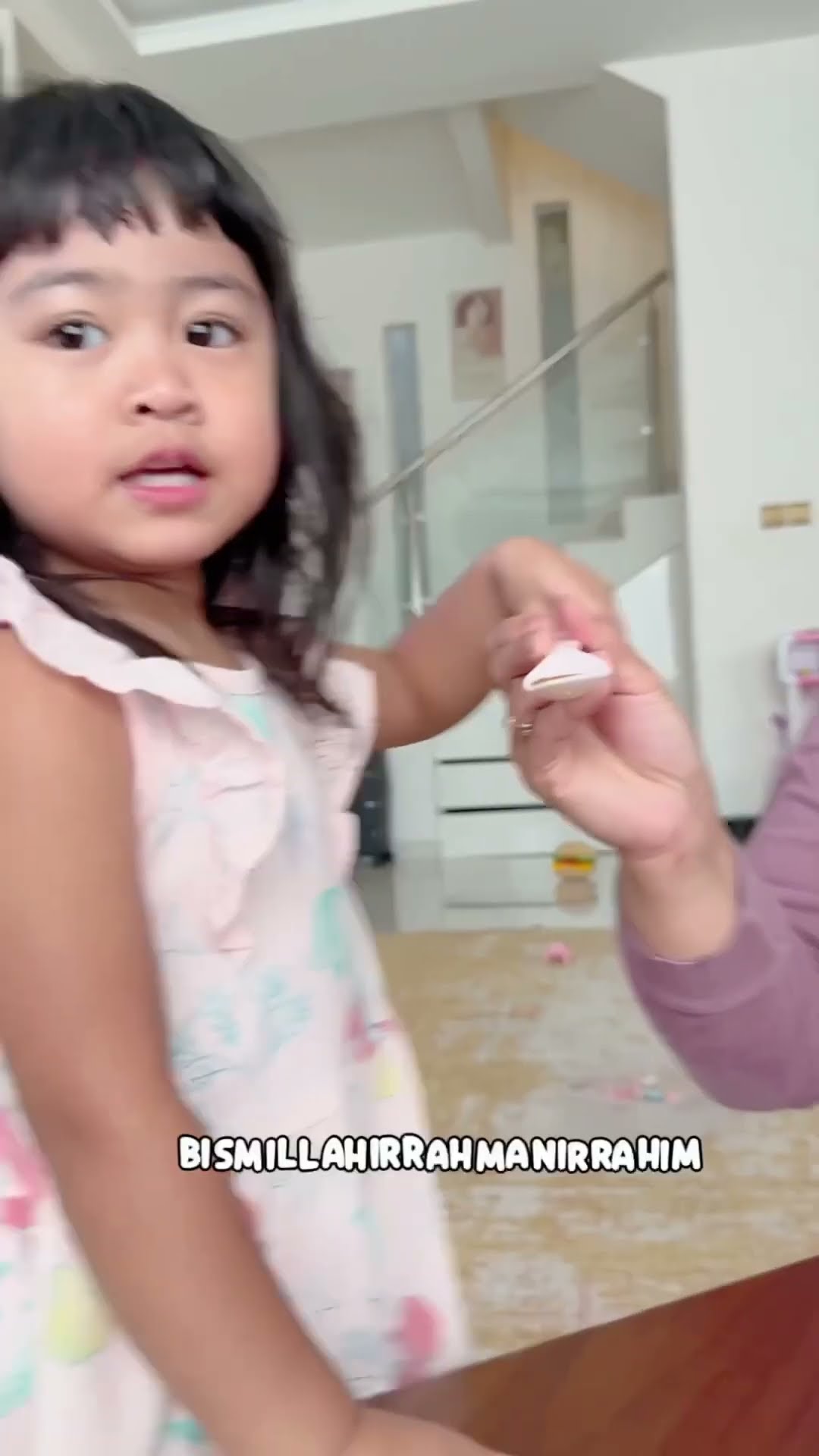 Kaget moana minum lebah???