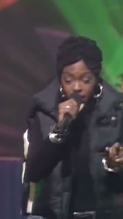 Lauryn Hill Ignites Dead Crowd!!