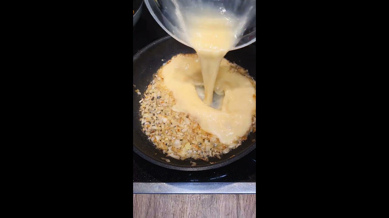 scrambled eggs with bacon / Rührei mit Speck - YouTube scrambled eggs with bacon / Rührei mit Speck - YouTube