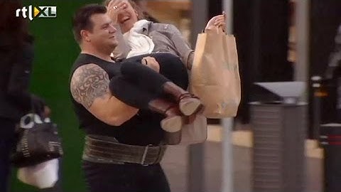 Gekkigheid op straat - PUSH THE RED BUTTON