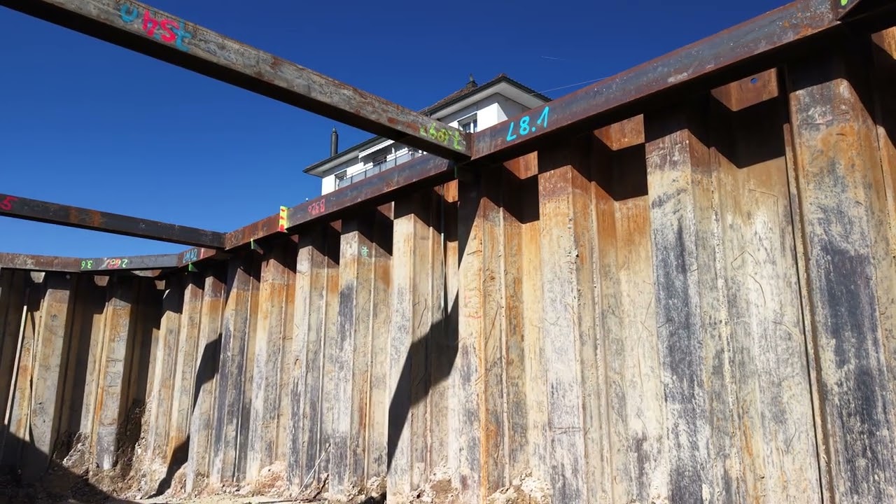 2026-02-27 Neubau Sensebrücke, rechtes Senseufer. In der Baugrube: Widerlager und Flügelmauern