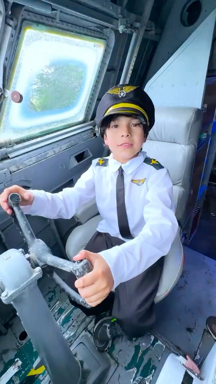 Baby Rick se Compró un AVIÓN ✈️