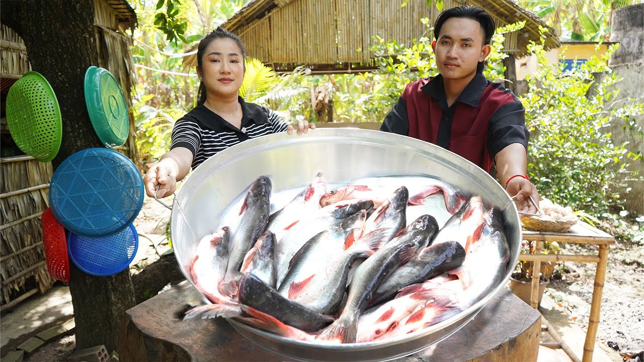 Yummy freshwater fishes recipes | Brother and Sister cook fishes with village style