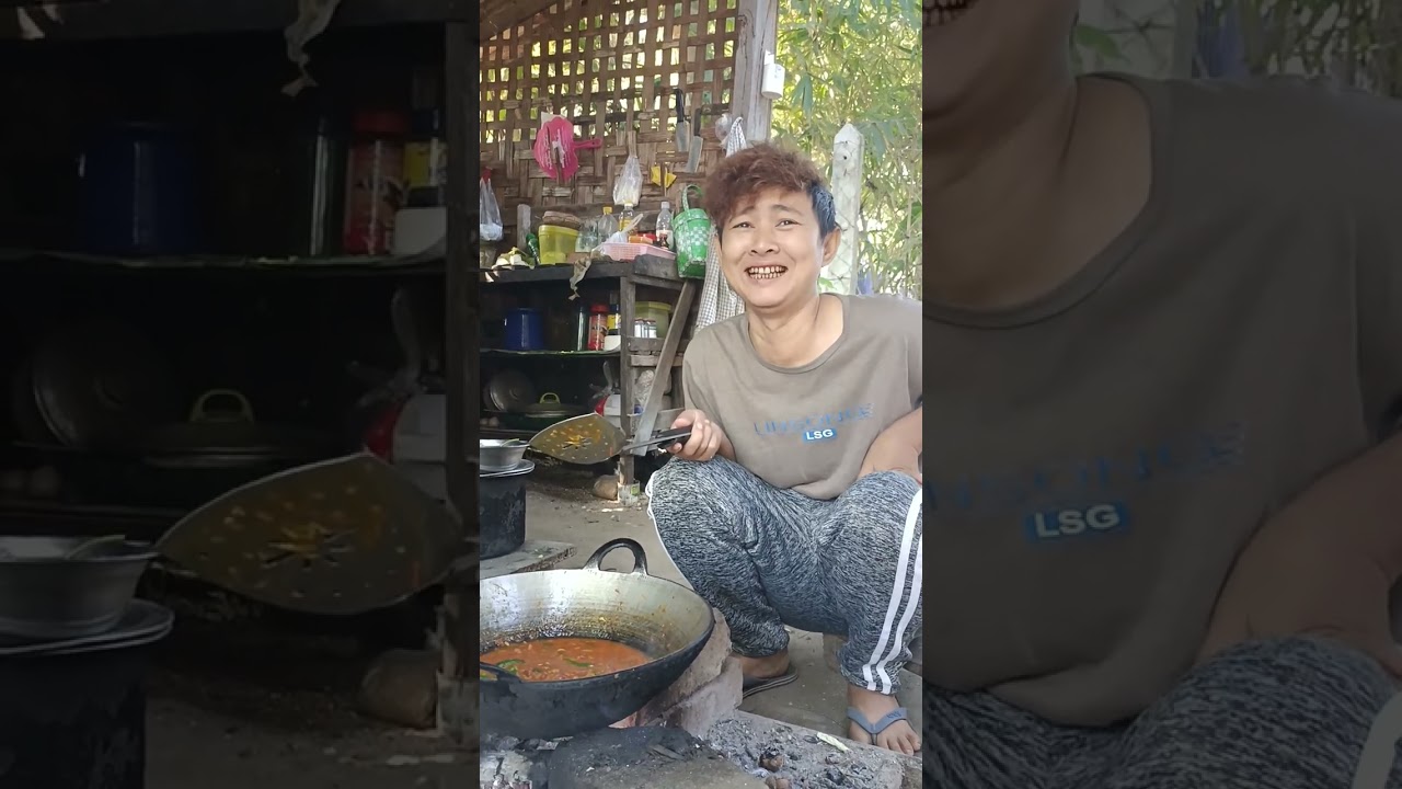 #ငံပိချက်နေတာပါဆို ဘာလုပ်တာလဲတဲ့😏