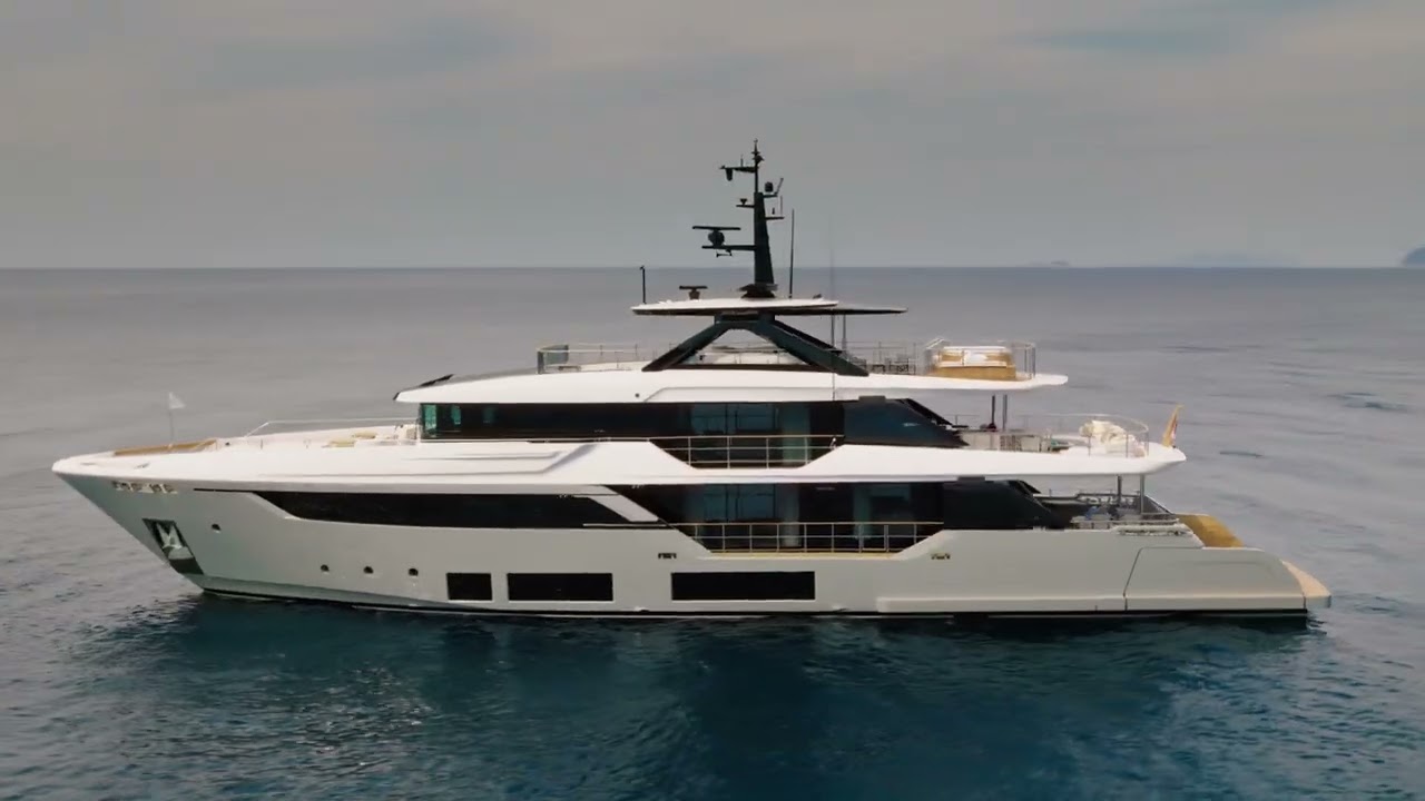 Luxury SuperYachts - Custom Line Navetta 38, glide away on the wings of elegance - Ferretti Group
