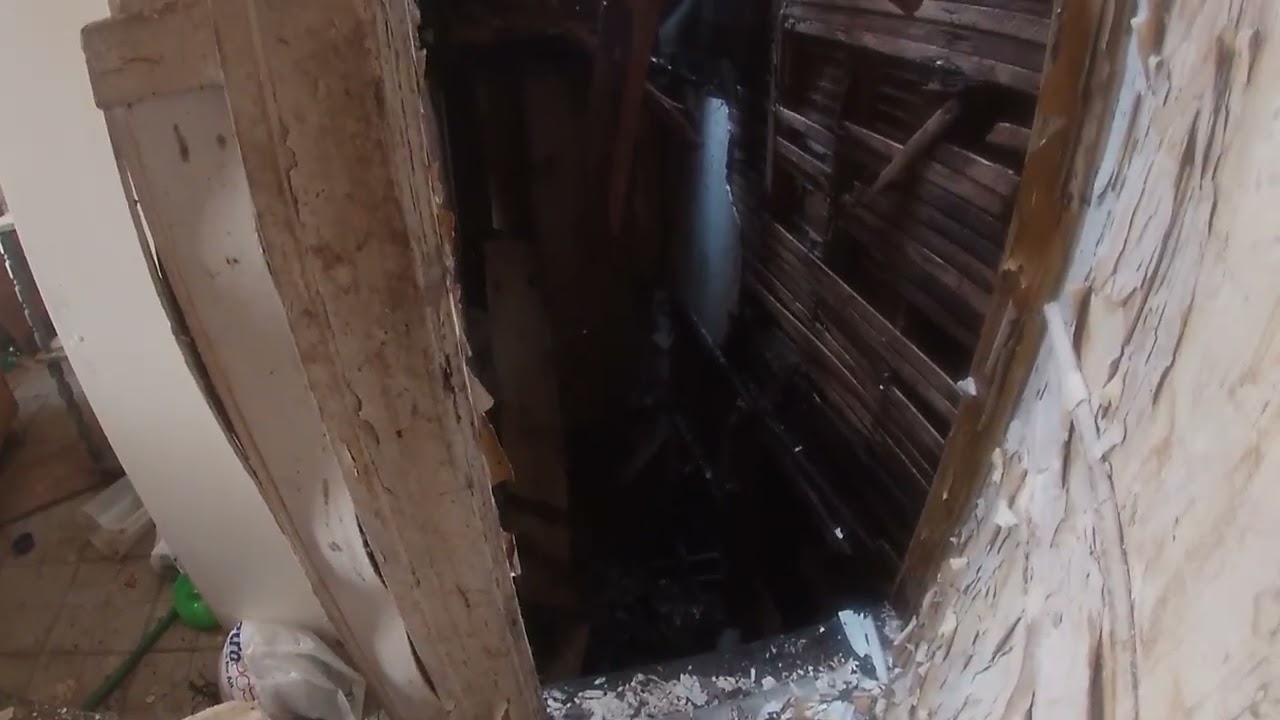 Lets look inside of this Detroit Land bank home. THE SHEA SHOW