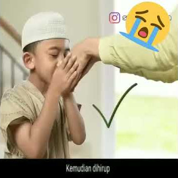 Cara benar ketika cium tangan