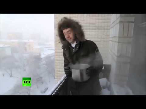 Freddo record in Russia -41 Gradi. Acqua bollente si ghiaccia gettata dal balcone