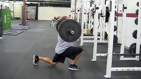 Barbell Reverse Lunge – Front Squat Grip